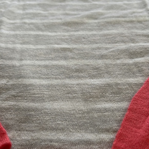 Size small lightweight sweater - Picture 3 of 4